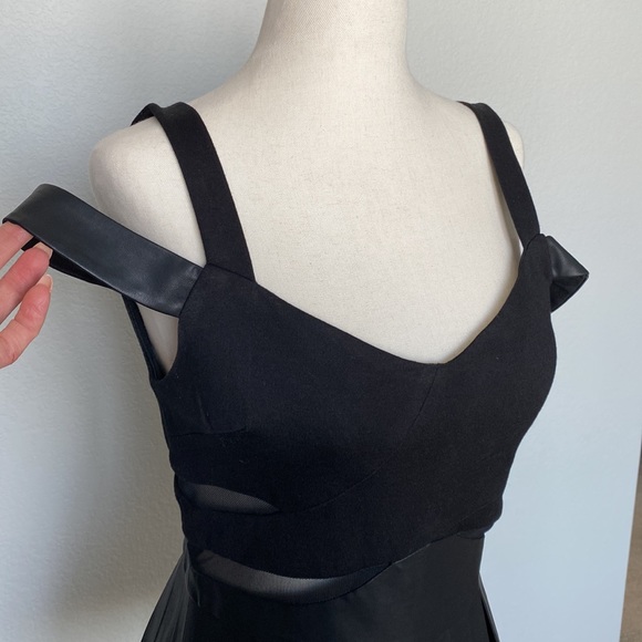 Boston Proper sleeveless/cold shoulder top with faux leather - Picture 4 of 8